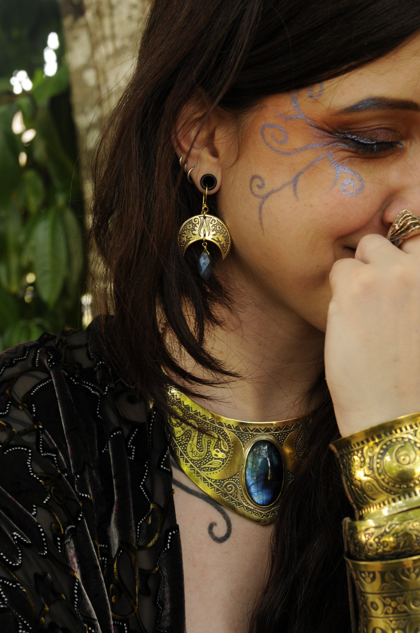 Grand collier plastron Serpents lunaire et laiton et labradorite