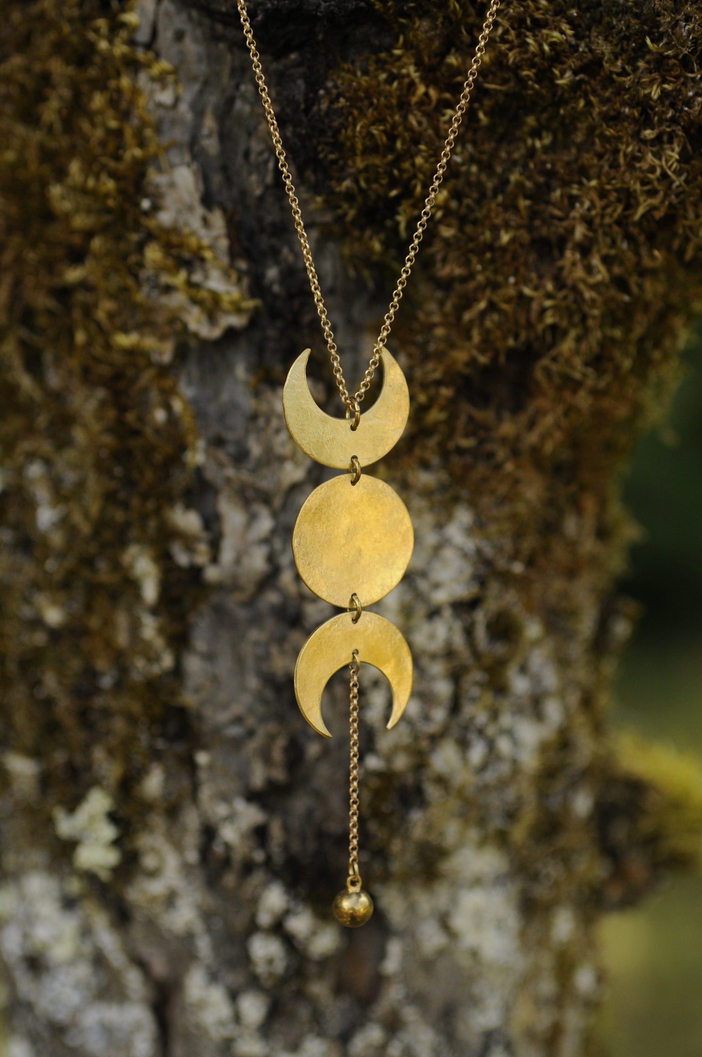 Pendentif Triple lune en laiton martelé