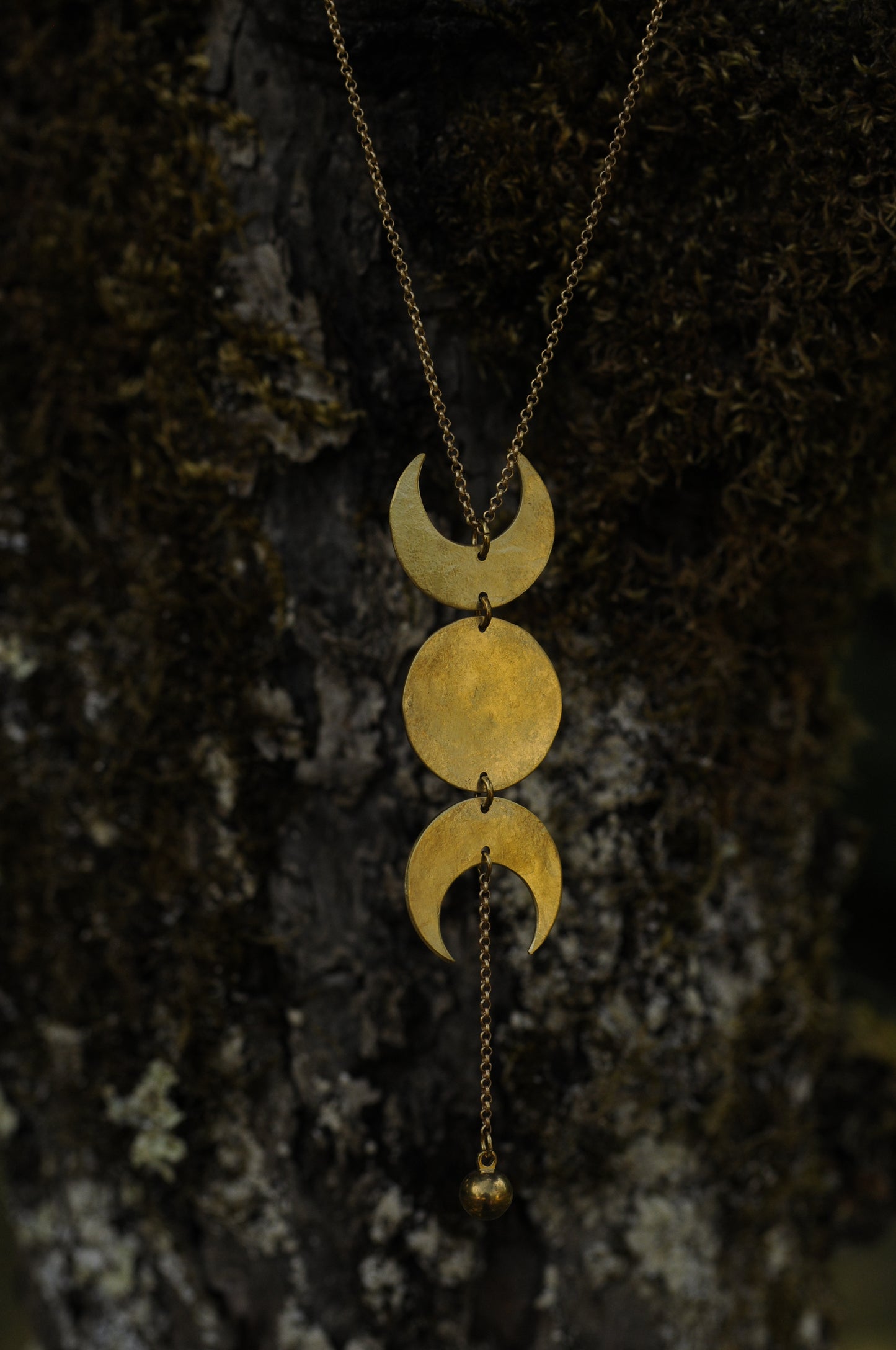 Pendentif Triple lune en laiton martelé