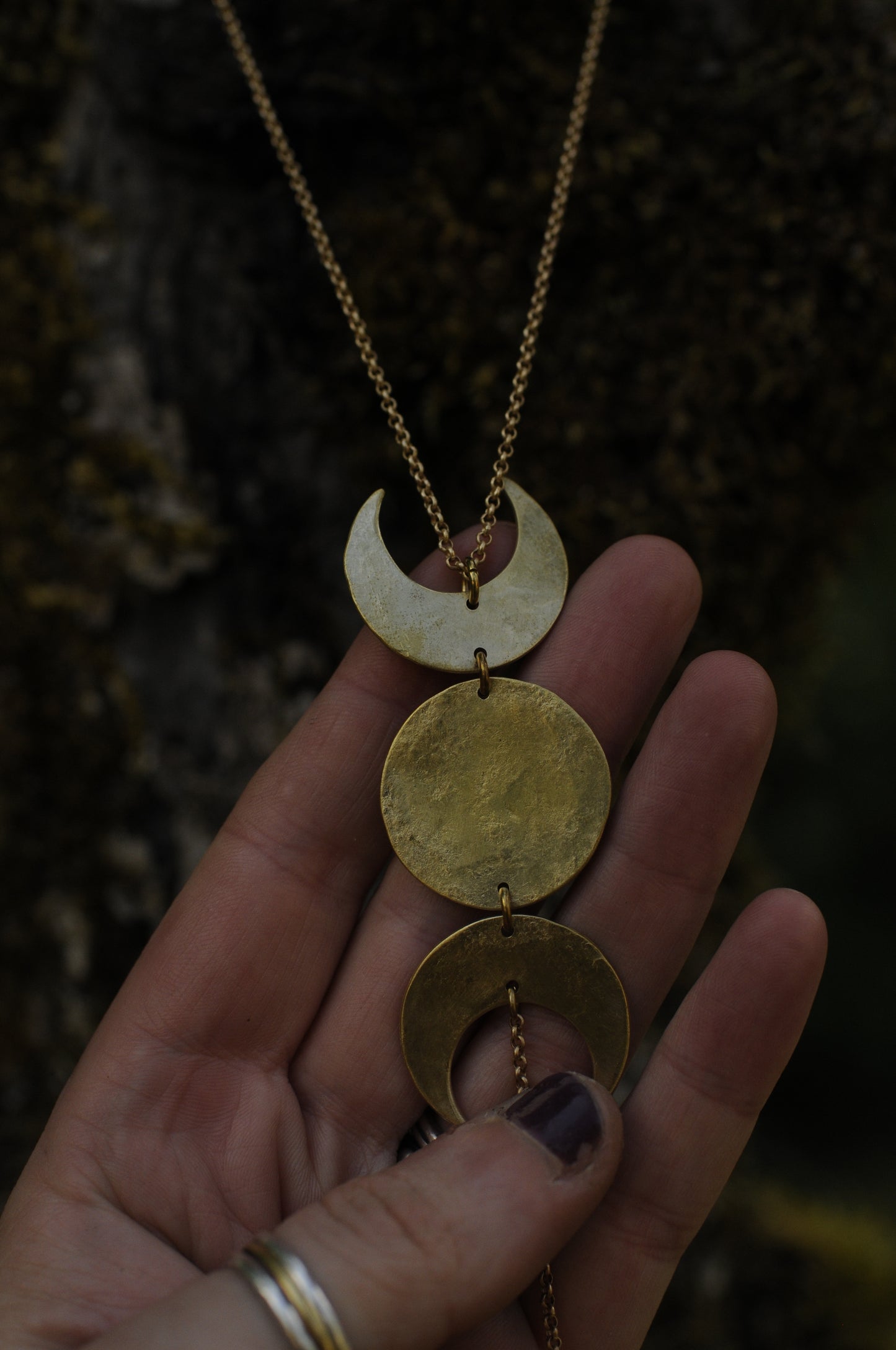 Pendentif Triple lune en laiton martelé