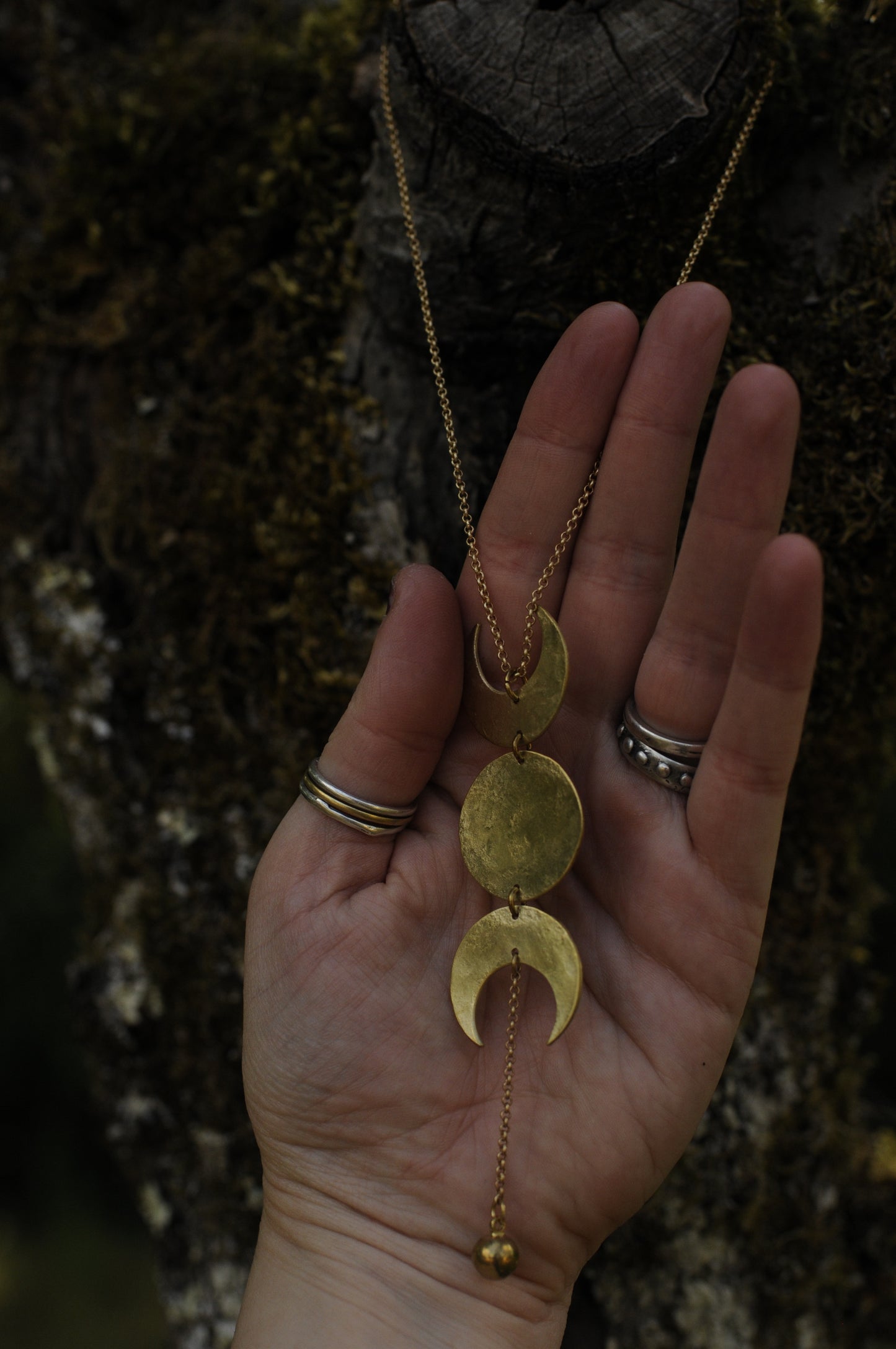Pendentif Triple lune en laiton martelé
