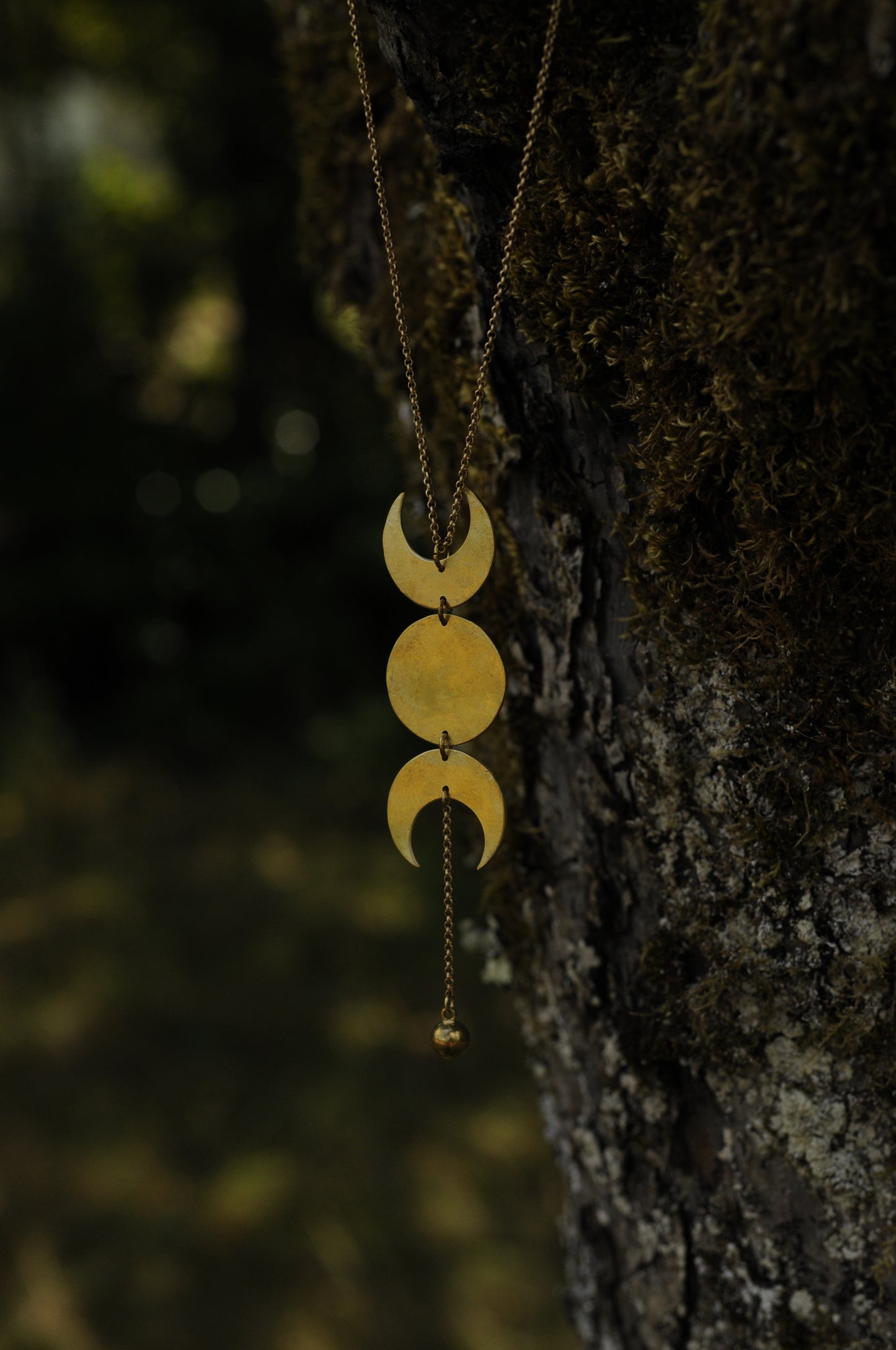 Pendentif Triple lune en laiton martelé
