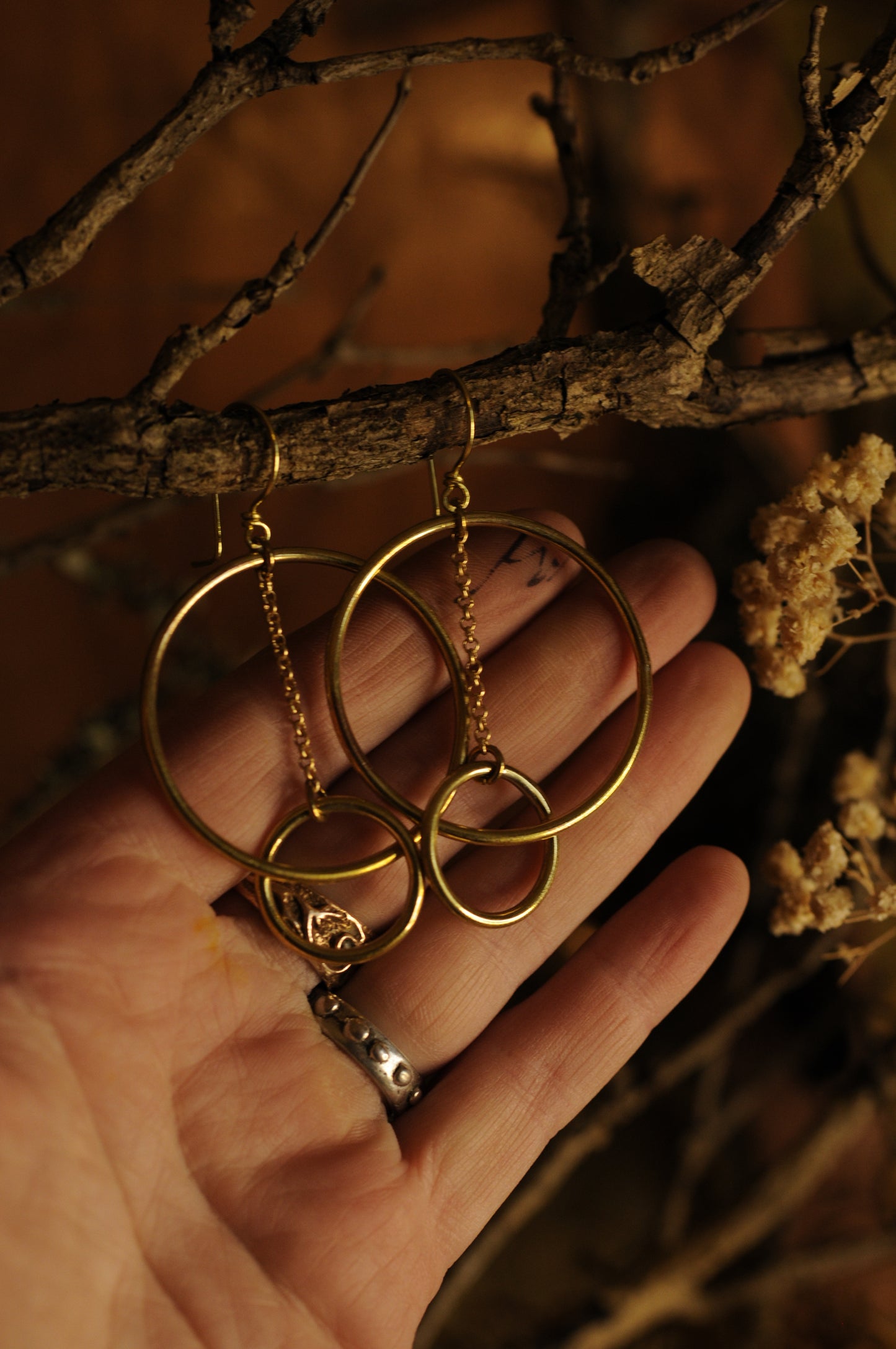 Longues boucles d'oreille Equilibre en laiton