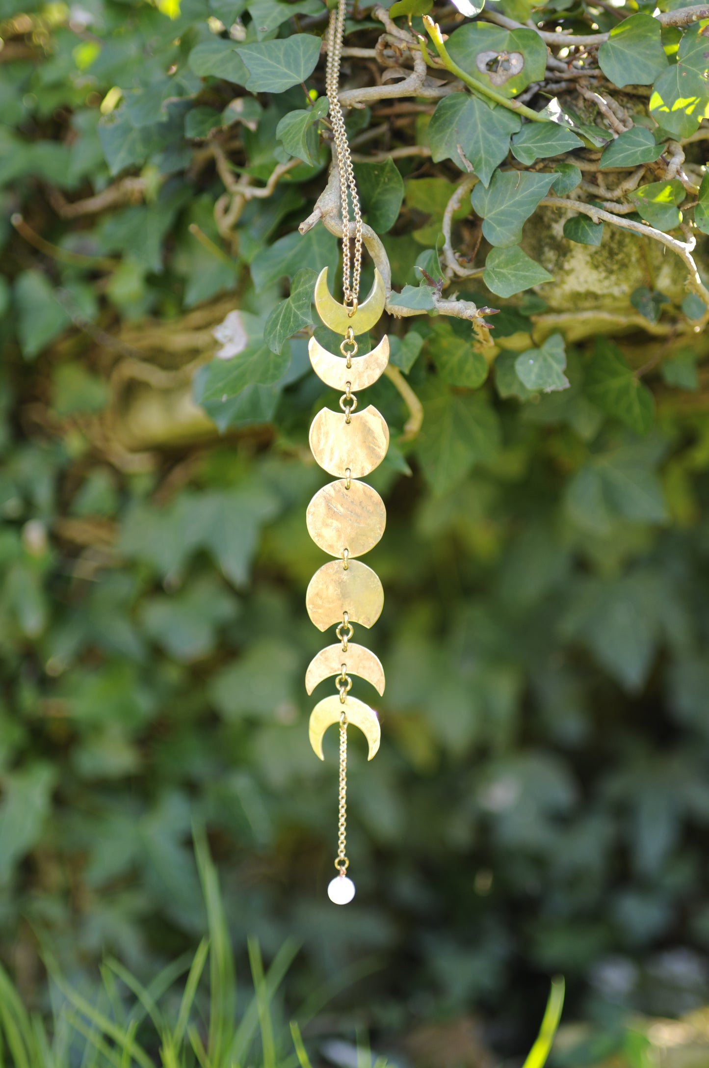 Collier Cycle lunaire en laiton martelé