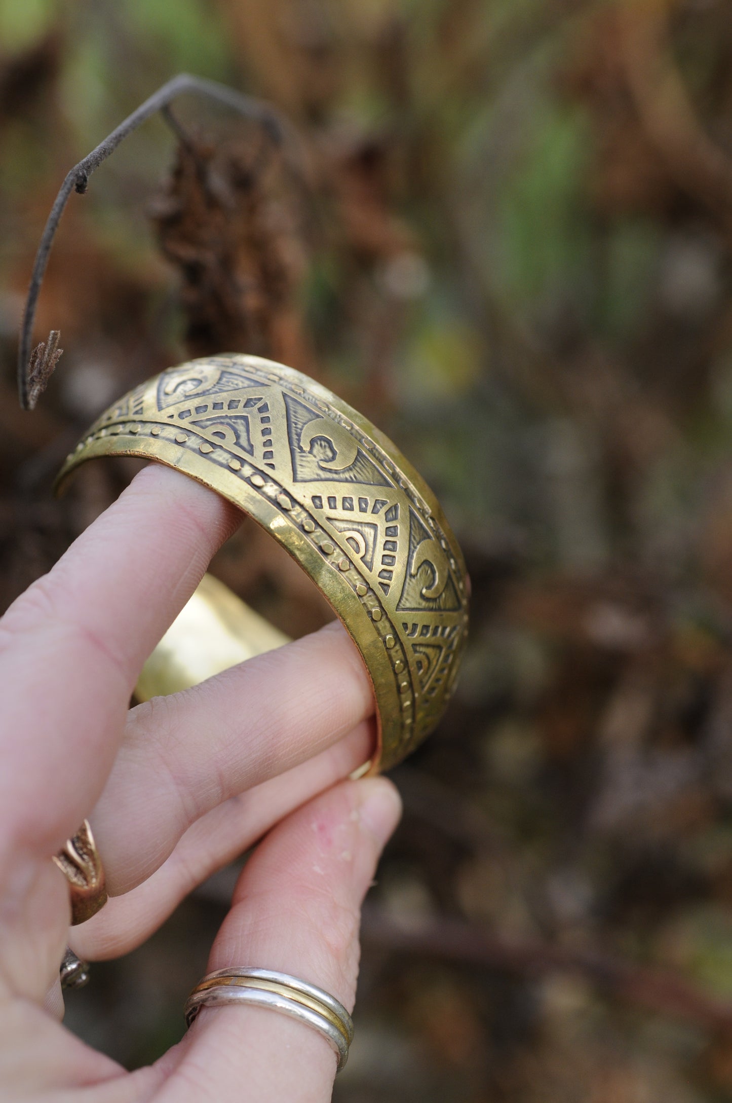 Bracelets laiton gravé bombé J