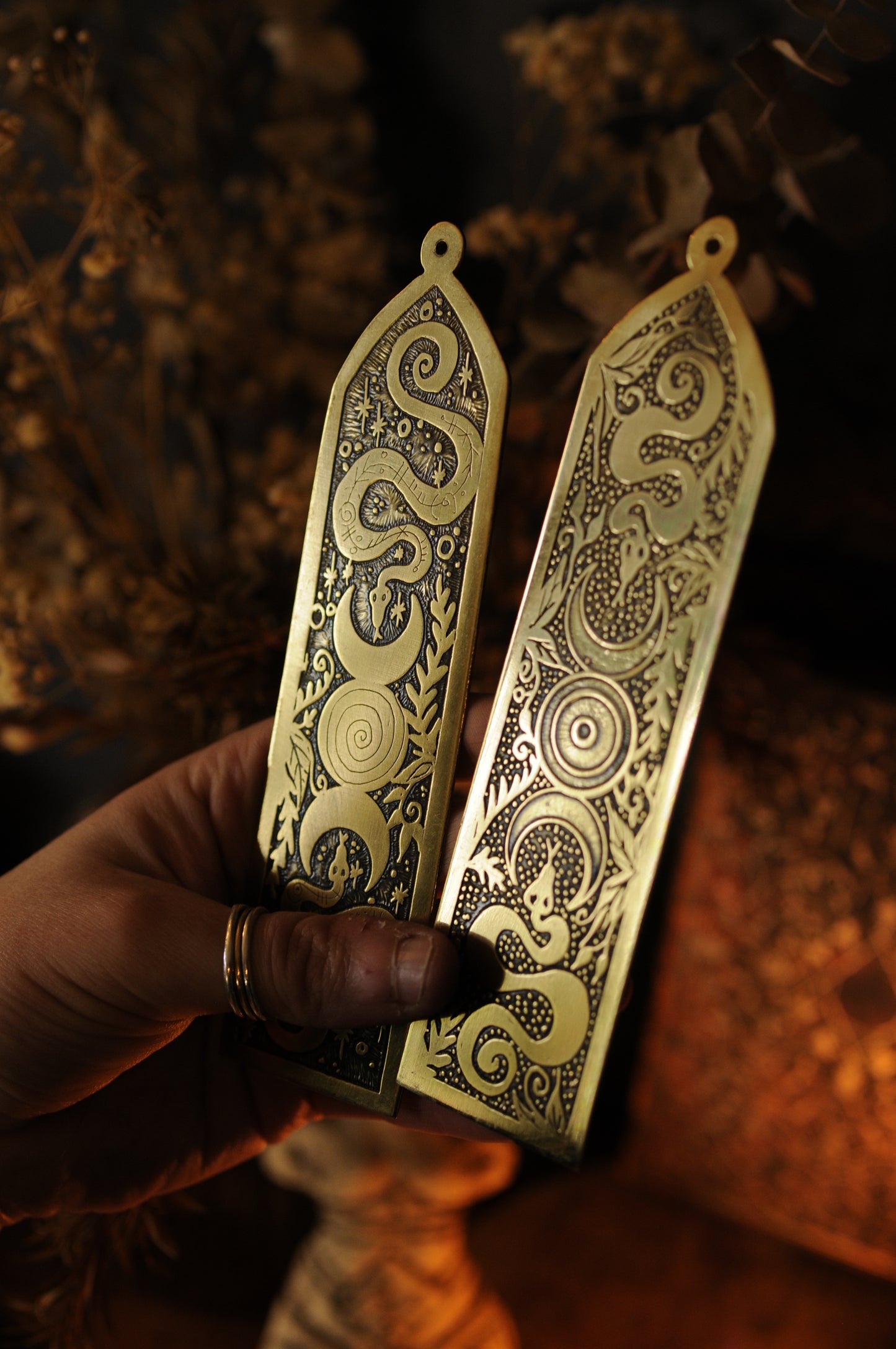 Marque page en laiton gravé Serpents lunes