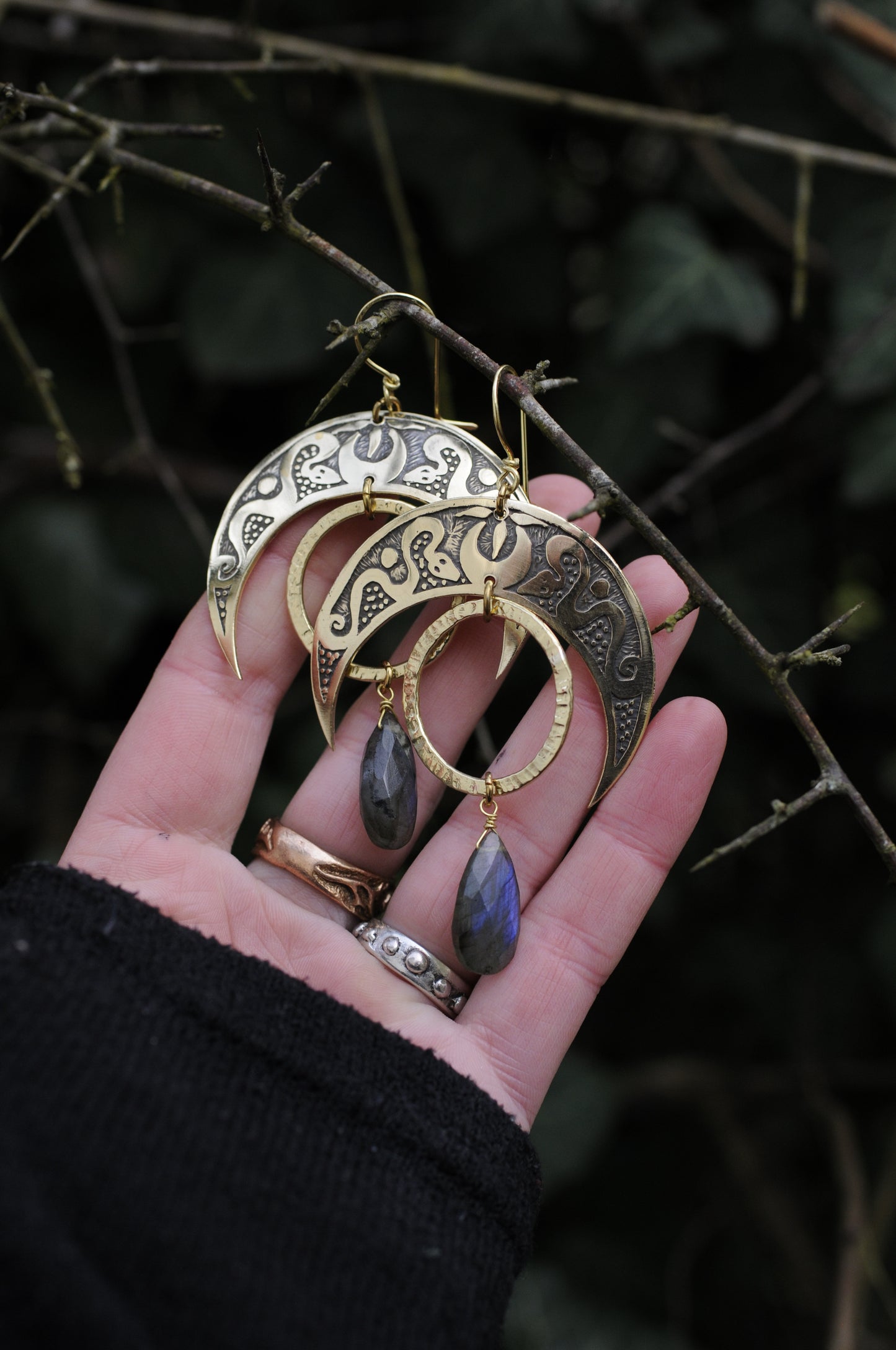 Boucles d'oreilles grandes Maxi Nyx gravées avec Labradorites