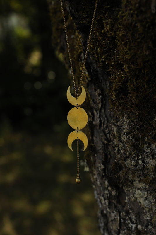 Pendentif Triple lune en laiton martelé