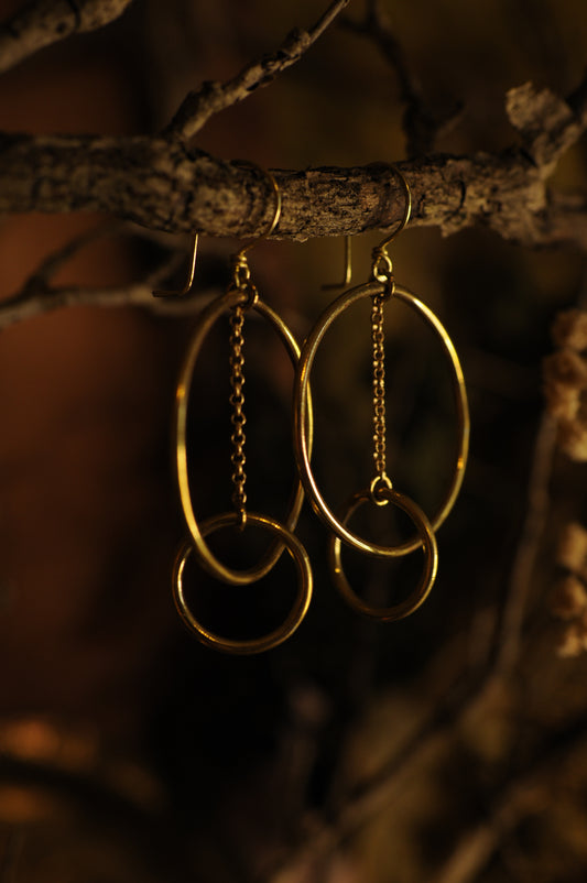 Longues boucles d'oreille Equilibre en laiton
