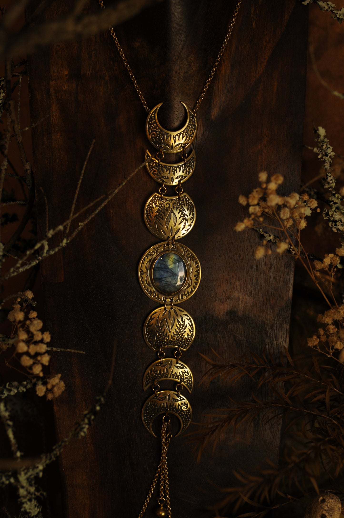 Grand bijou de corps Cycle lunaire en laiton gravé avec labradorite