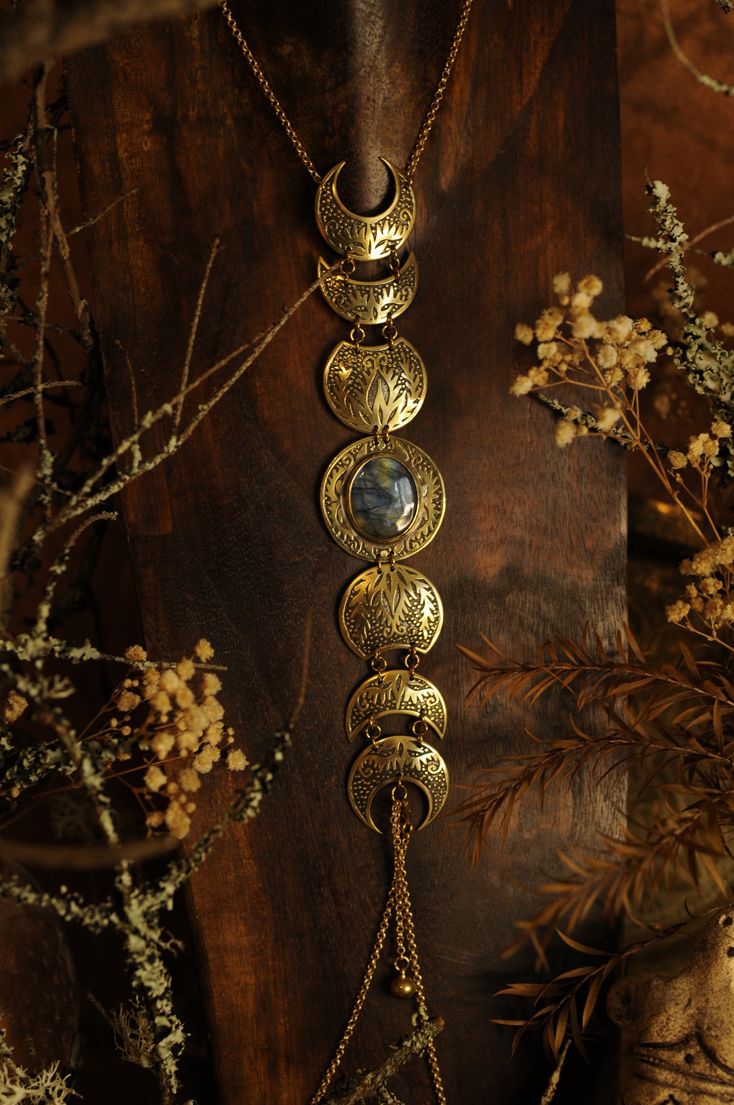 Grand bijou de corps Cycle lunaire en laiton gravé avec labradorite