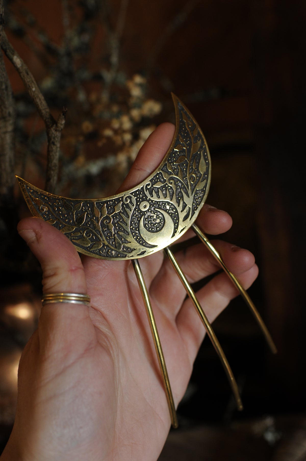 Peigne pique pour cheveux Lune gravée en laiton