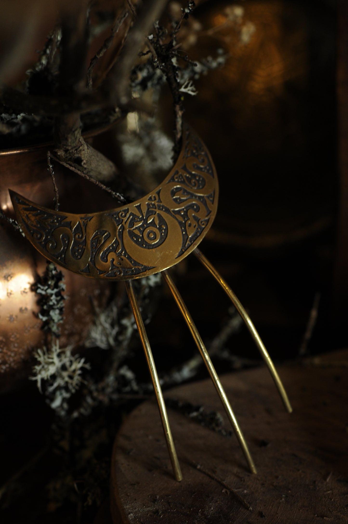 Peigne pique pour cheveux Lune gravée en laiton