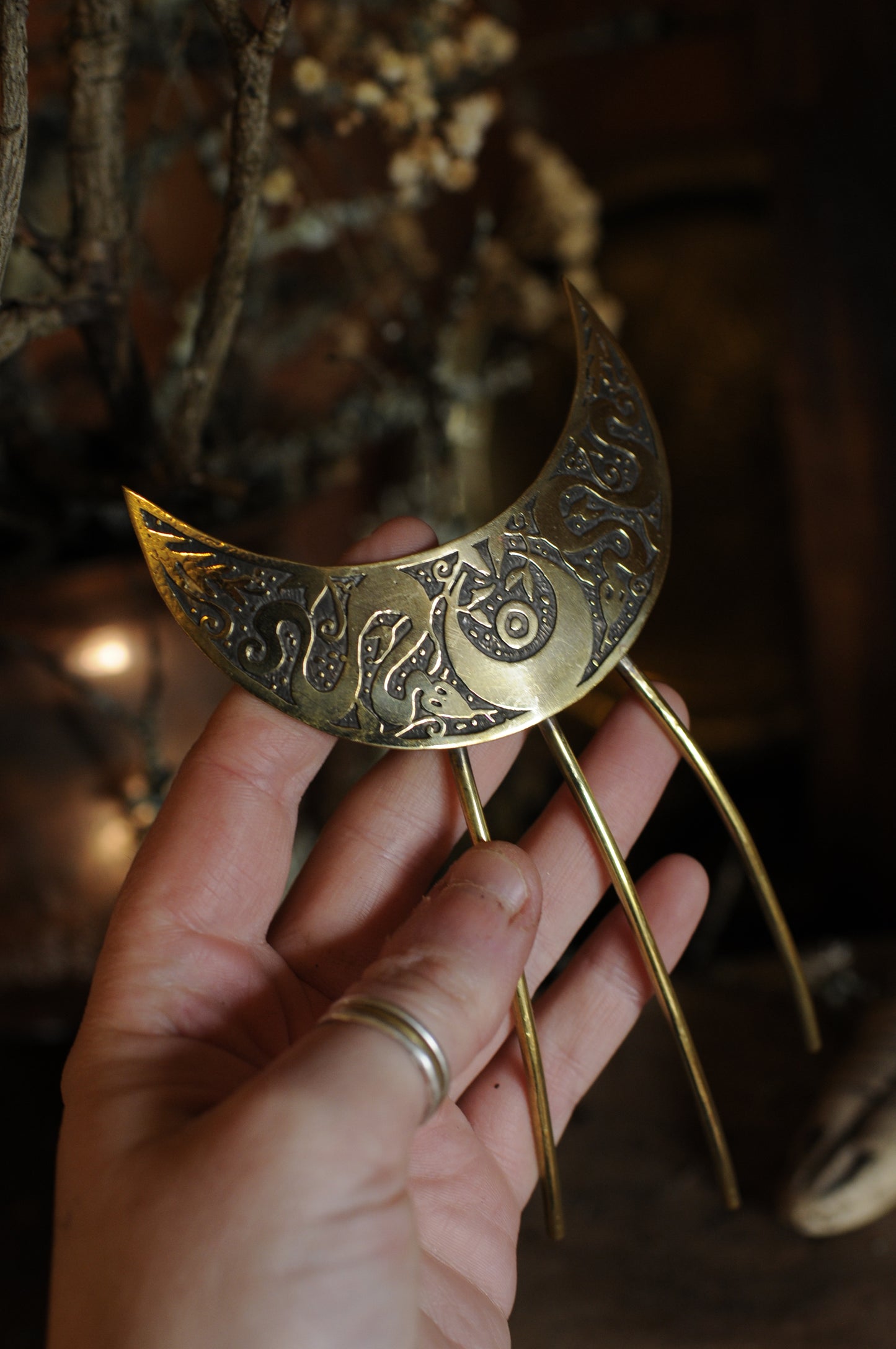 Peigne pique pour cheveux Lune gravée en laiton