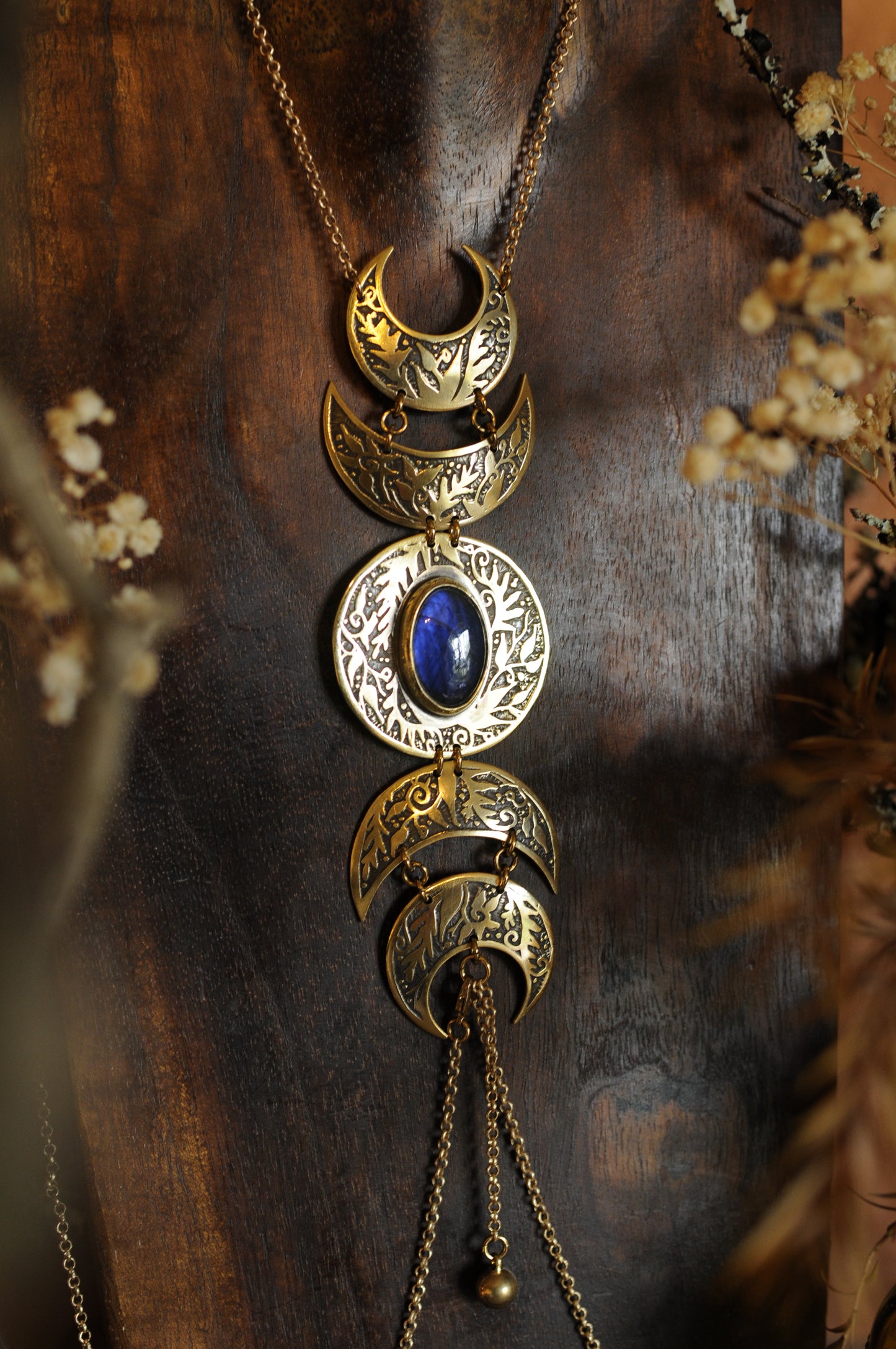 Grand bijou de corps Cycle lunaire en laiton gravé avec labradorite bleu foncé