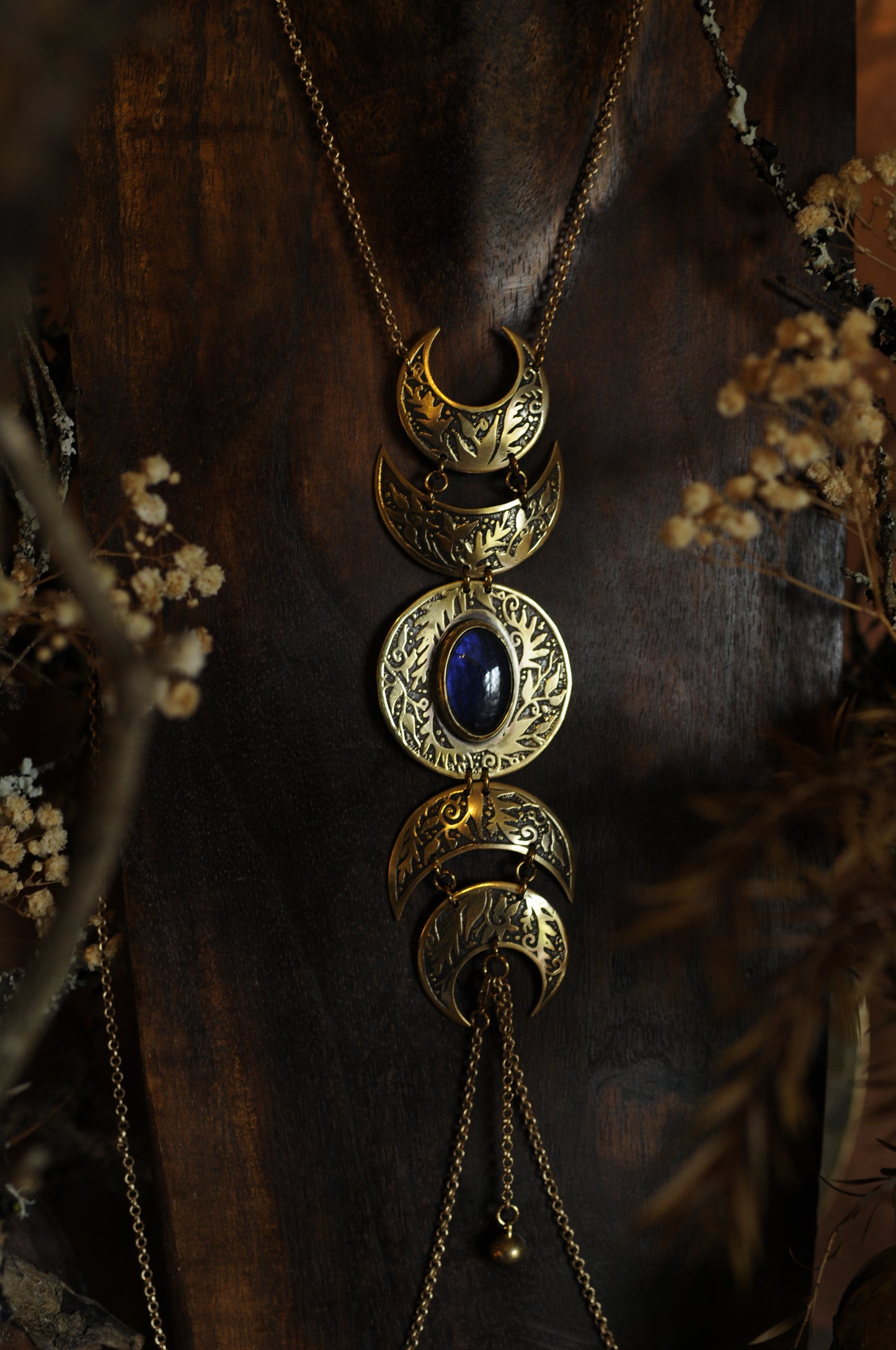 Grand bijou de corps Cycle lunaire en laiton gravé avec labradorite bleu foncé