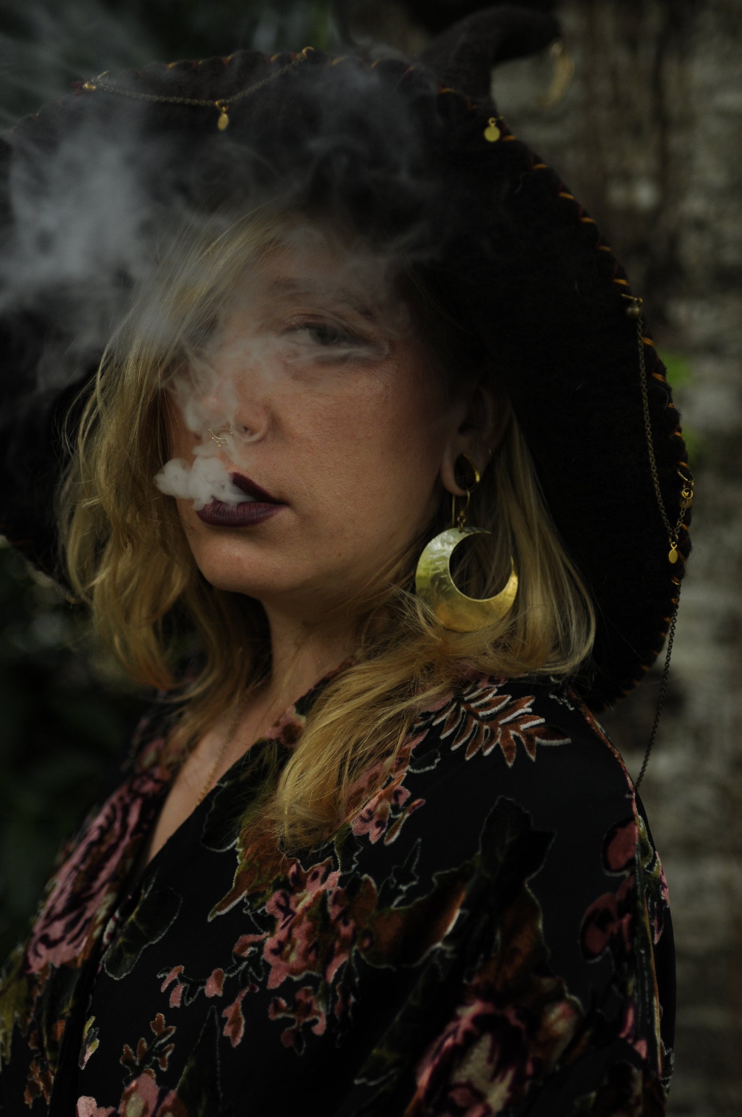 Boucles d'oreilles grand croissant de lune martelé en laiton