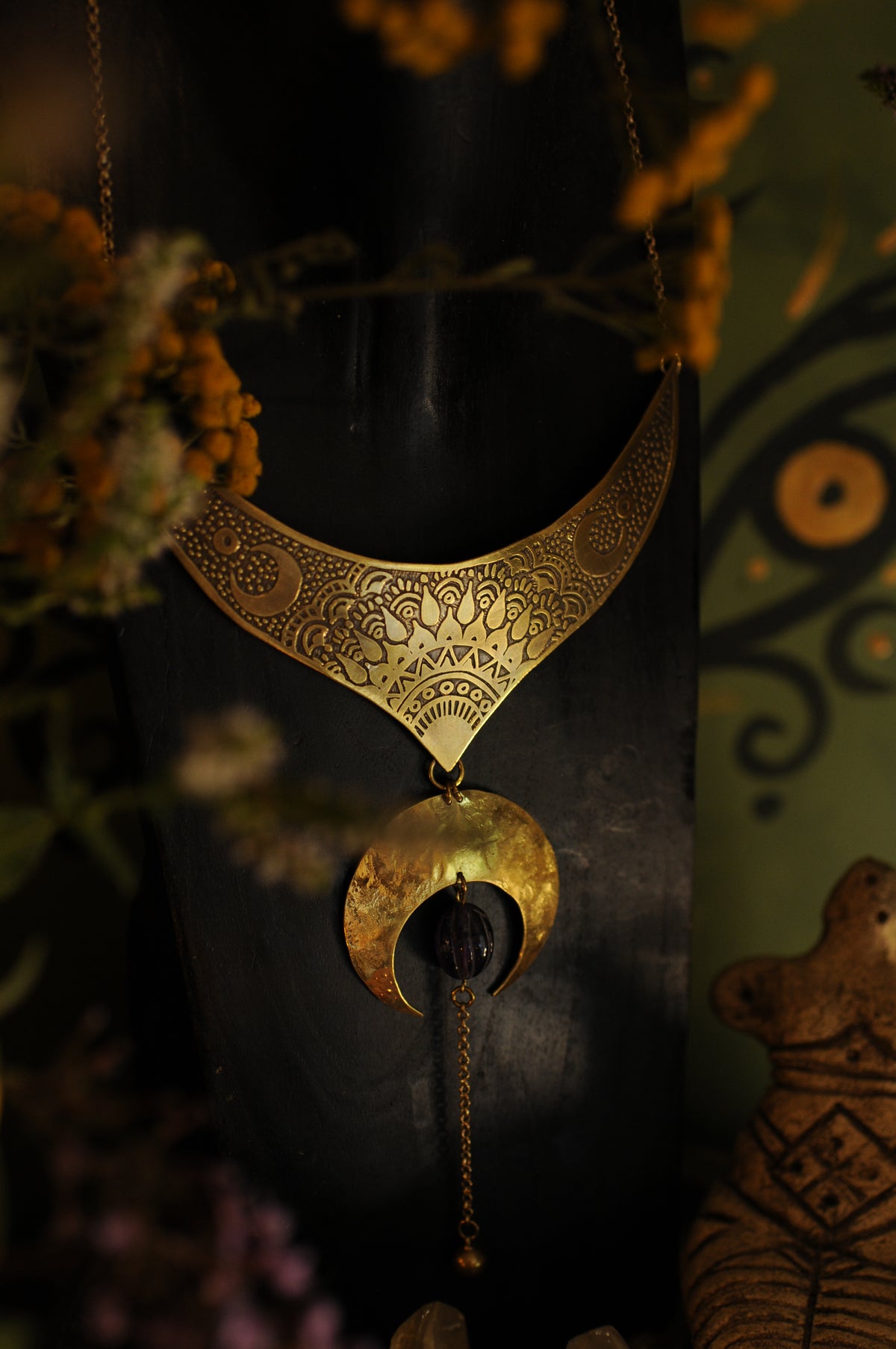Petit plastron antique mandala, lune et améthyste