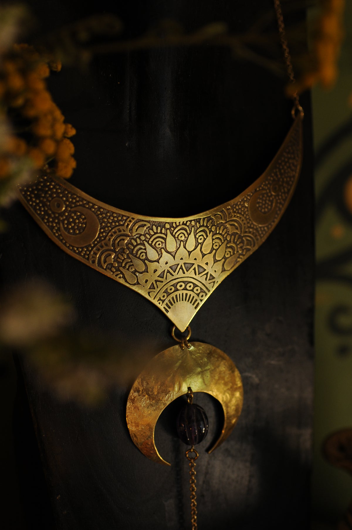 Petit plastron antique mandala, lune et améthyste