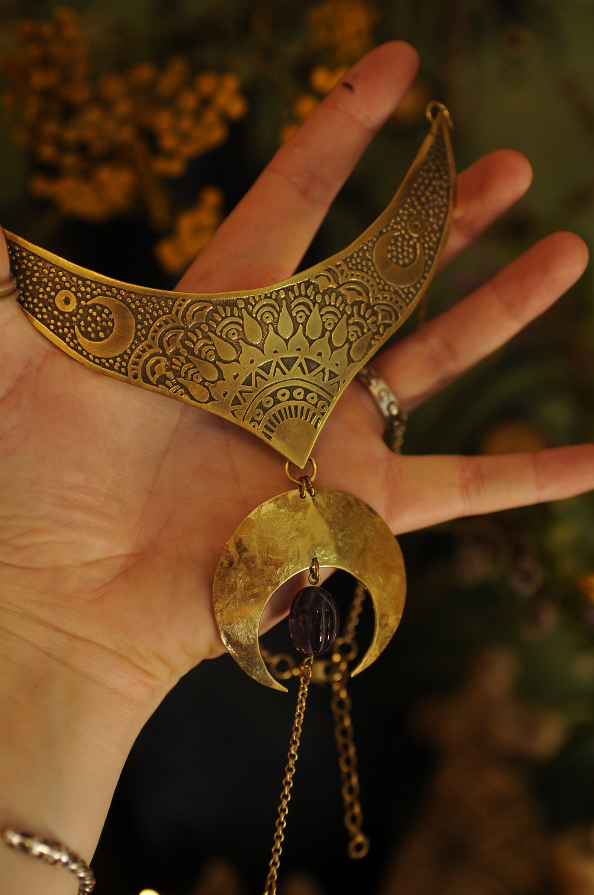 Petit plastron antique mandala, lune et améthyste