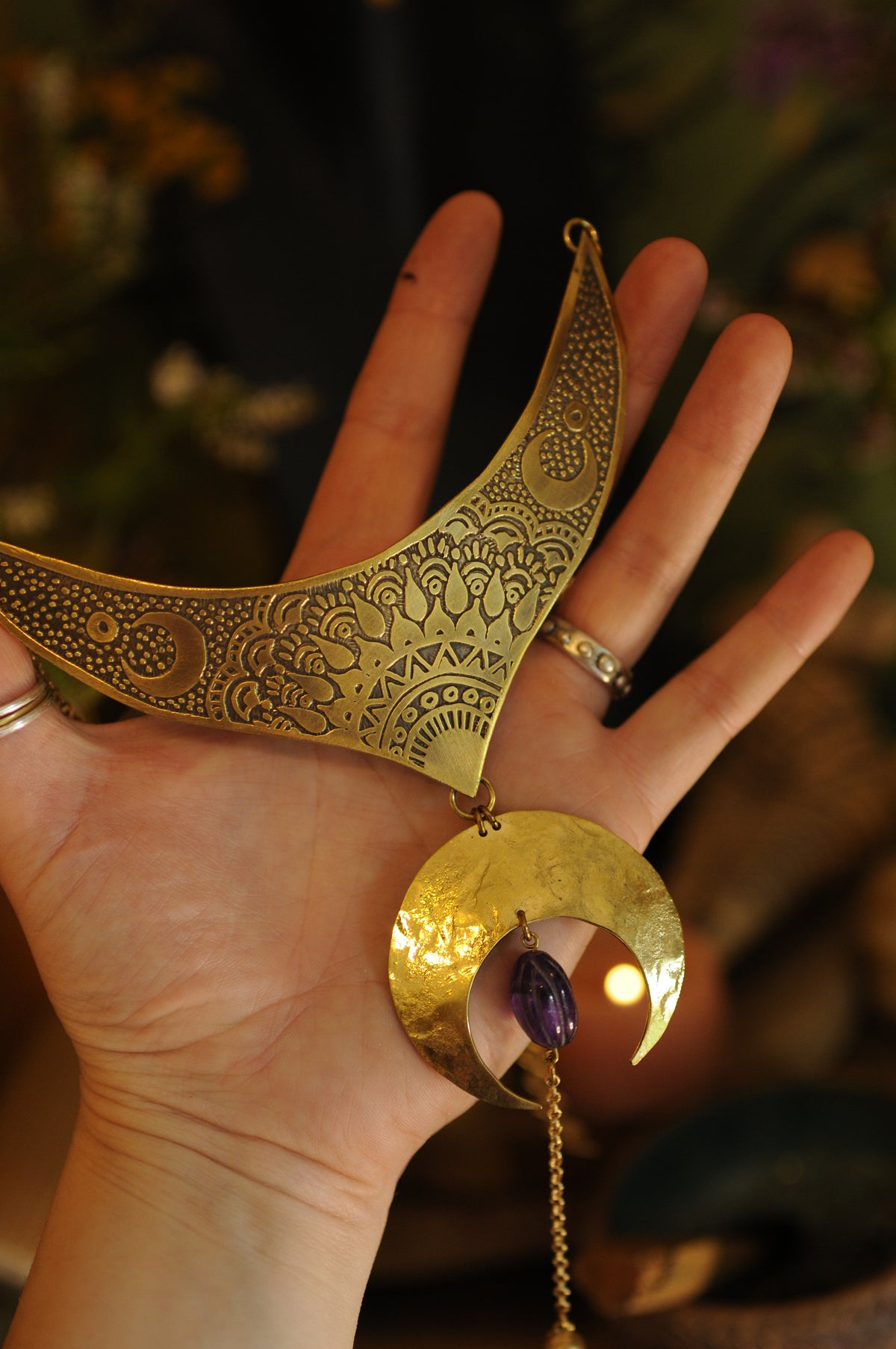 Petit plastron antique mandala, lune et améthyste