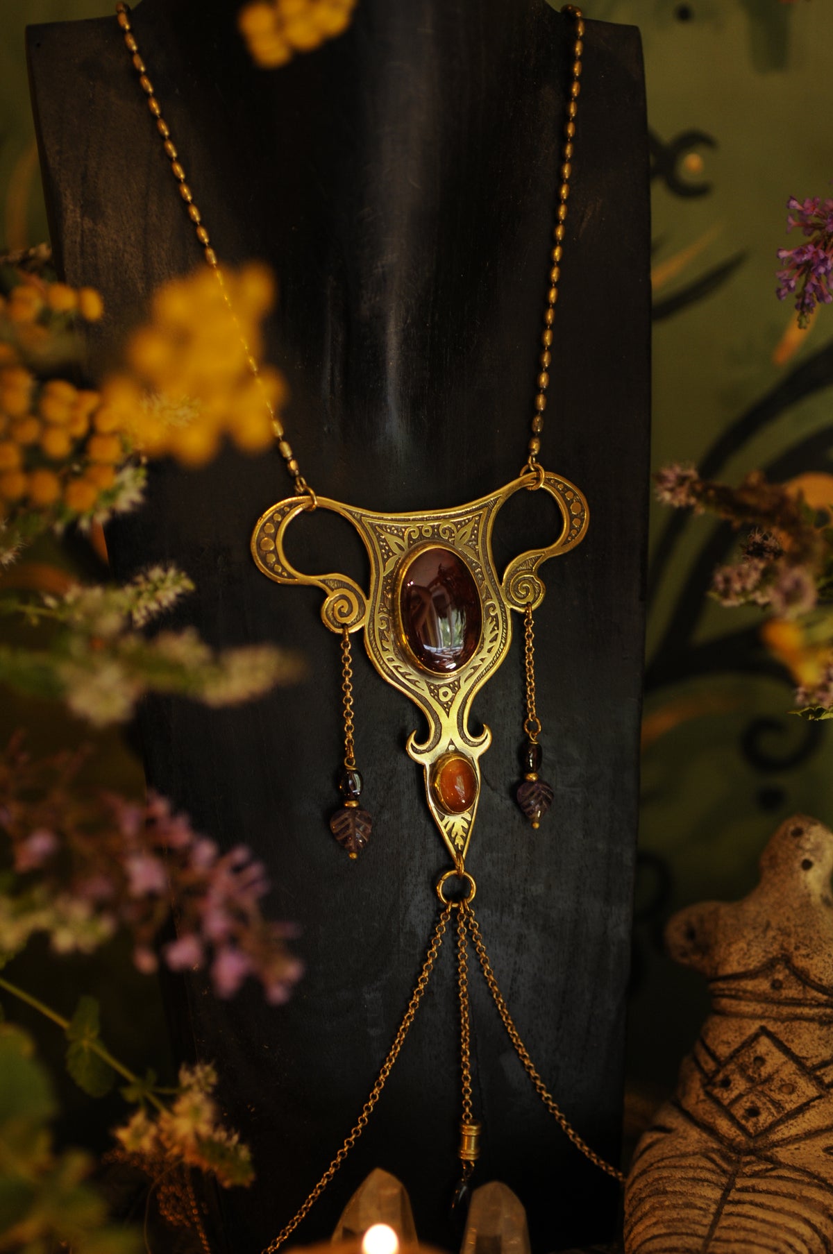 Bijou de Corps Utérus sacré, grenat, agate et améthyste