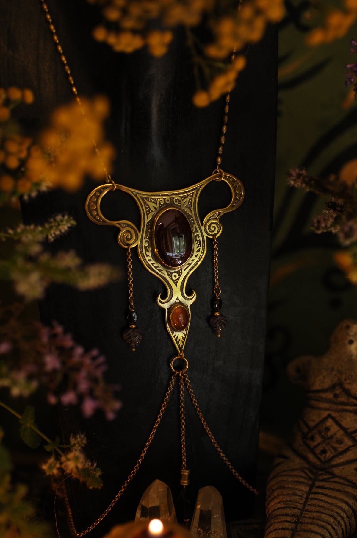 Bijou de Corps Utérus sacré, grenat, agate et améthyste