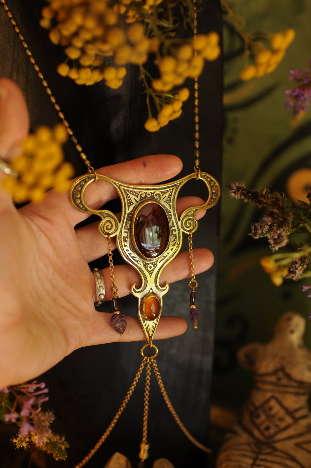 Bijou de Corps Utérus sacré, grenat, agate et améthyste