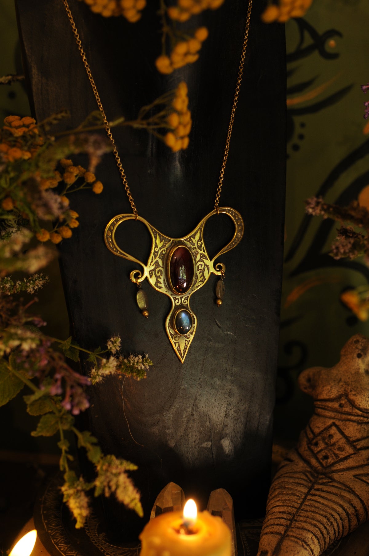Bijou de Corps Utérus sacré, grenat, labradorite