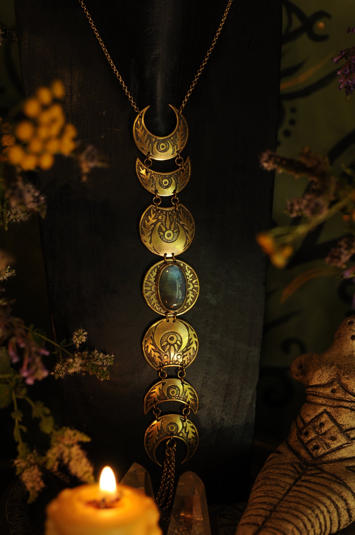 Grand bijou de corps Cycle lunaire en laiton gravé avec labradorite