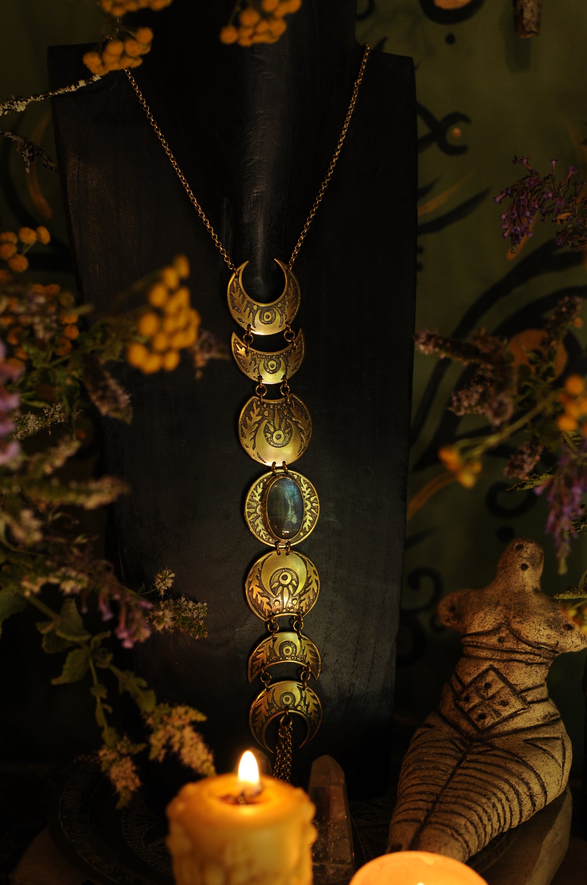 Grand bijou de corps Cycle lunaire en laiton gravé avec labradorite
