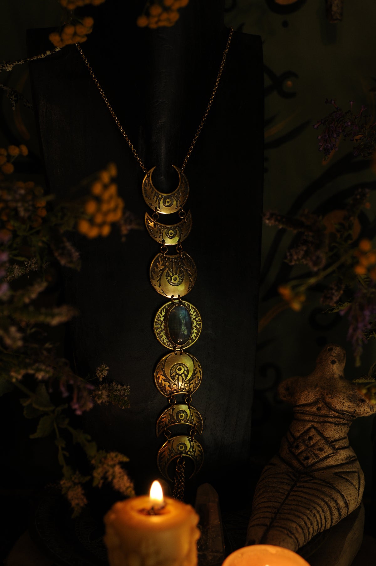 Grand bijou de corps Cycle lunaire en laiton gravé avec labradorite