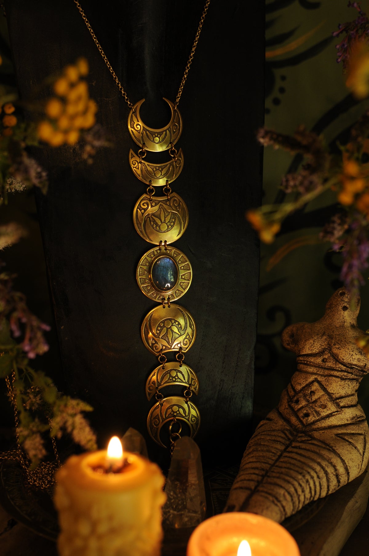 Grand bijou de corps Cycle lunaire en laiton gravé avec labradorite