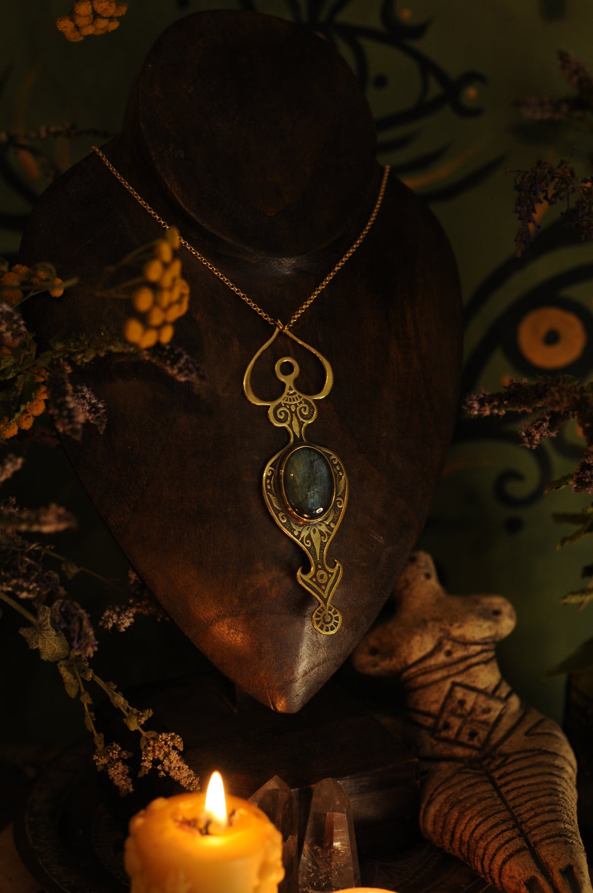 Grande Vénus d'été, pendentif laiton et labradorite verte