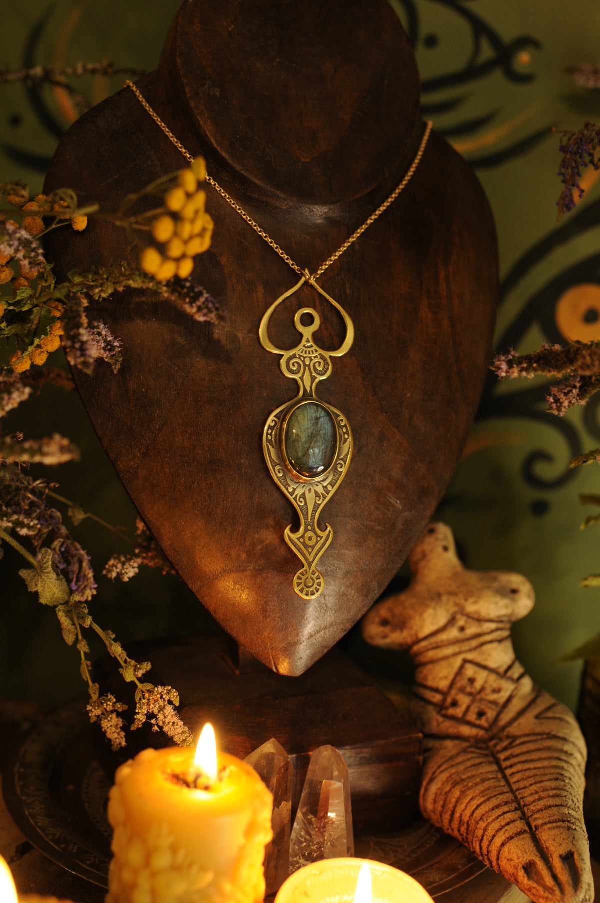 Grande Vénus d'été, pendentif laiton et labradorite verte