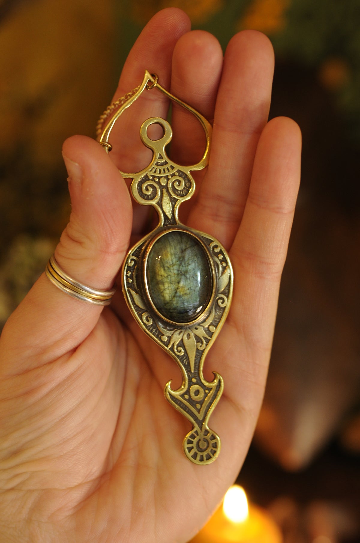 Grande Vénus d'été, pendentif laiton et labradorite verte