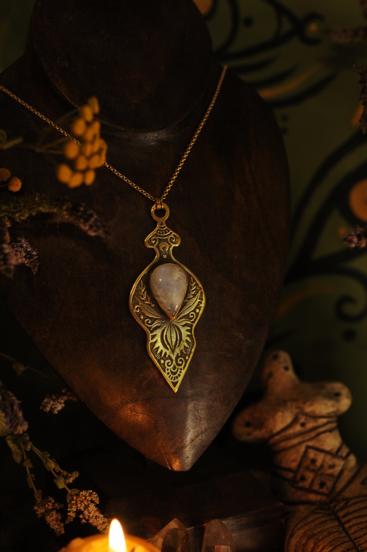 Vénus d'été, pendentif laiton et péristérite