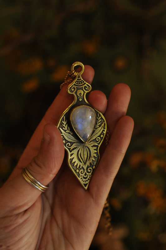 Vénus d'été, pendentif laiton et péristérite
