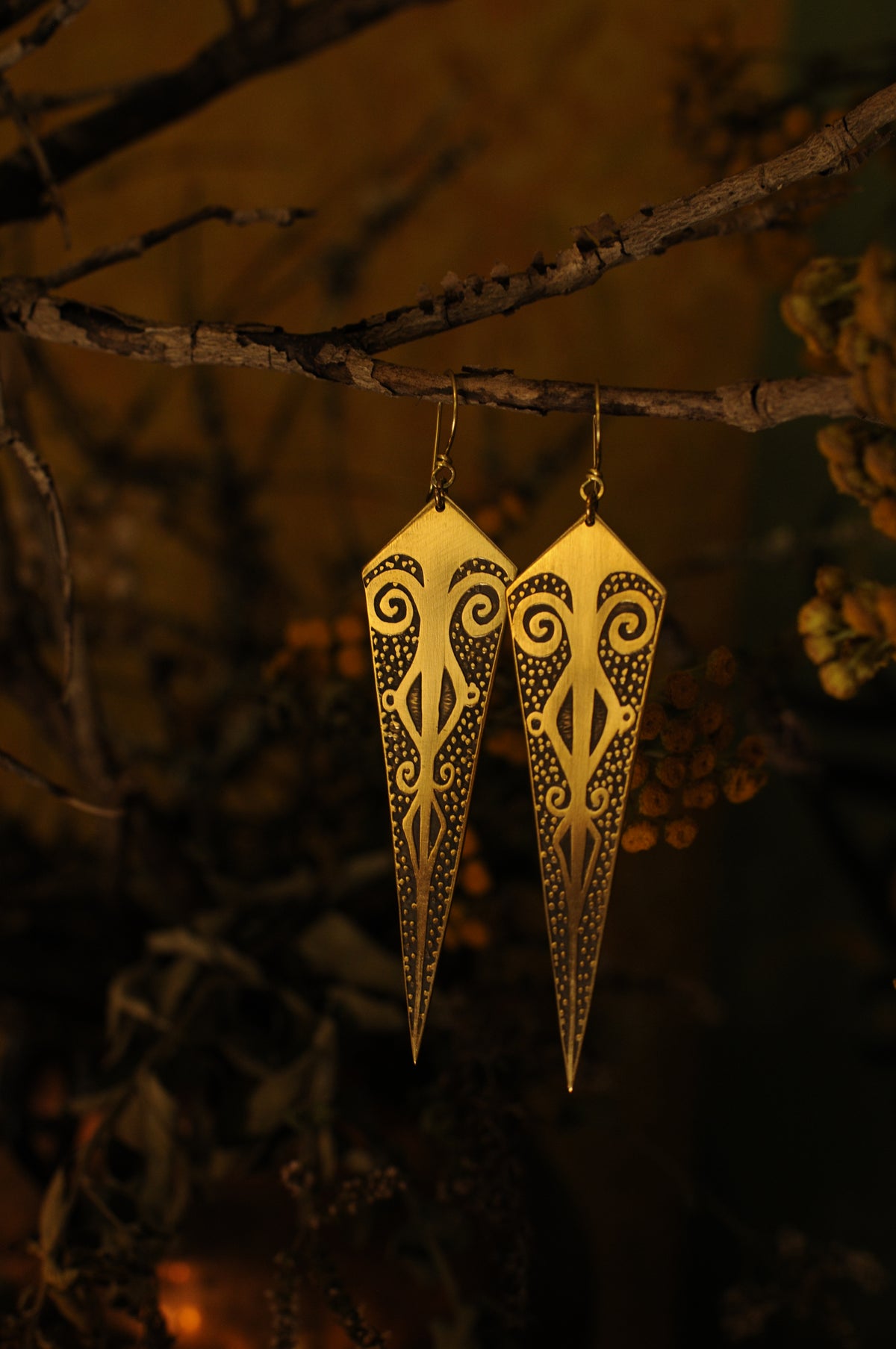 Boucles d'oreilles pointe antique en laiton gravé