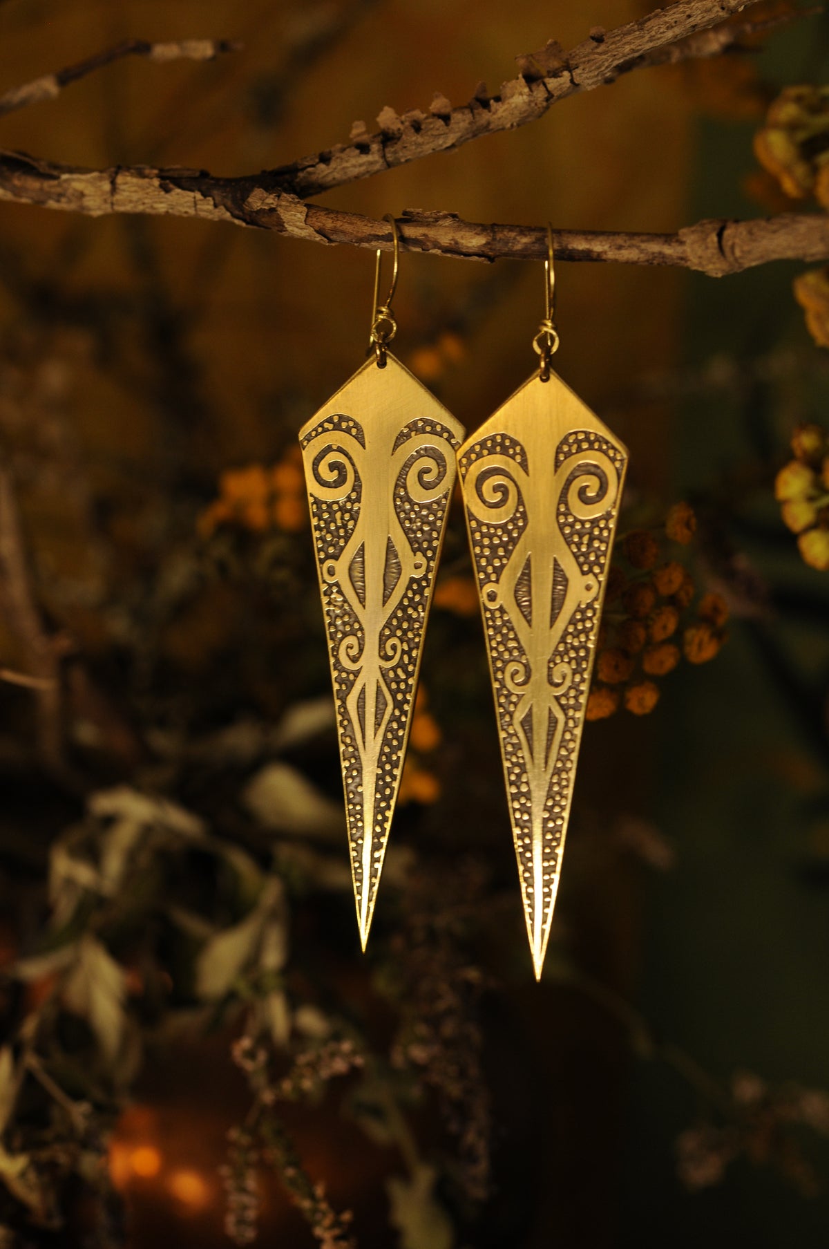 Boucles d'oreilles pointe antique en laiton gravé