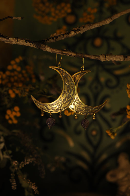 Boucles d'oreilles Lune de plantes en laiton gravé et feuille en améthyste