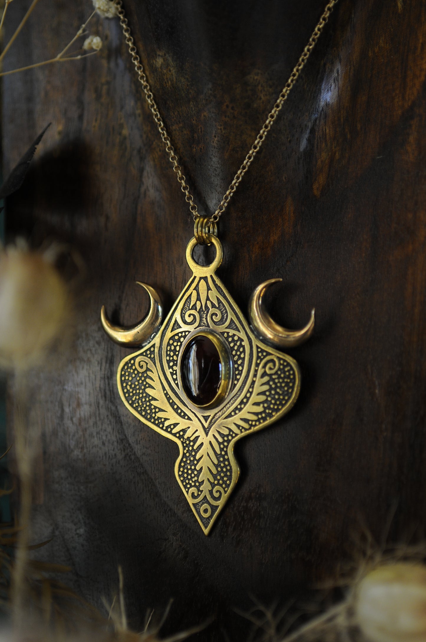 Grandes Vénus antique, pendentif laiton, bronze et grenat