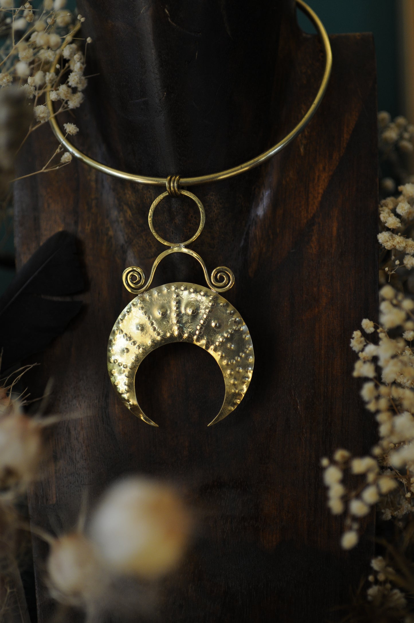 Collier tour de cou Temps ancien en laiton