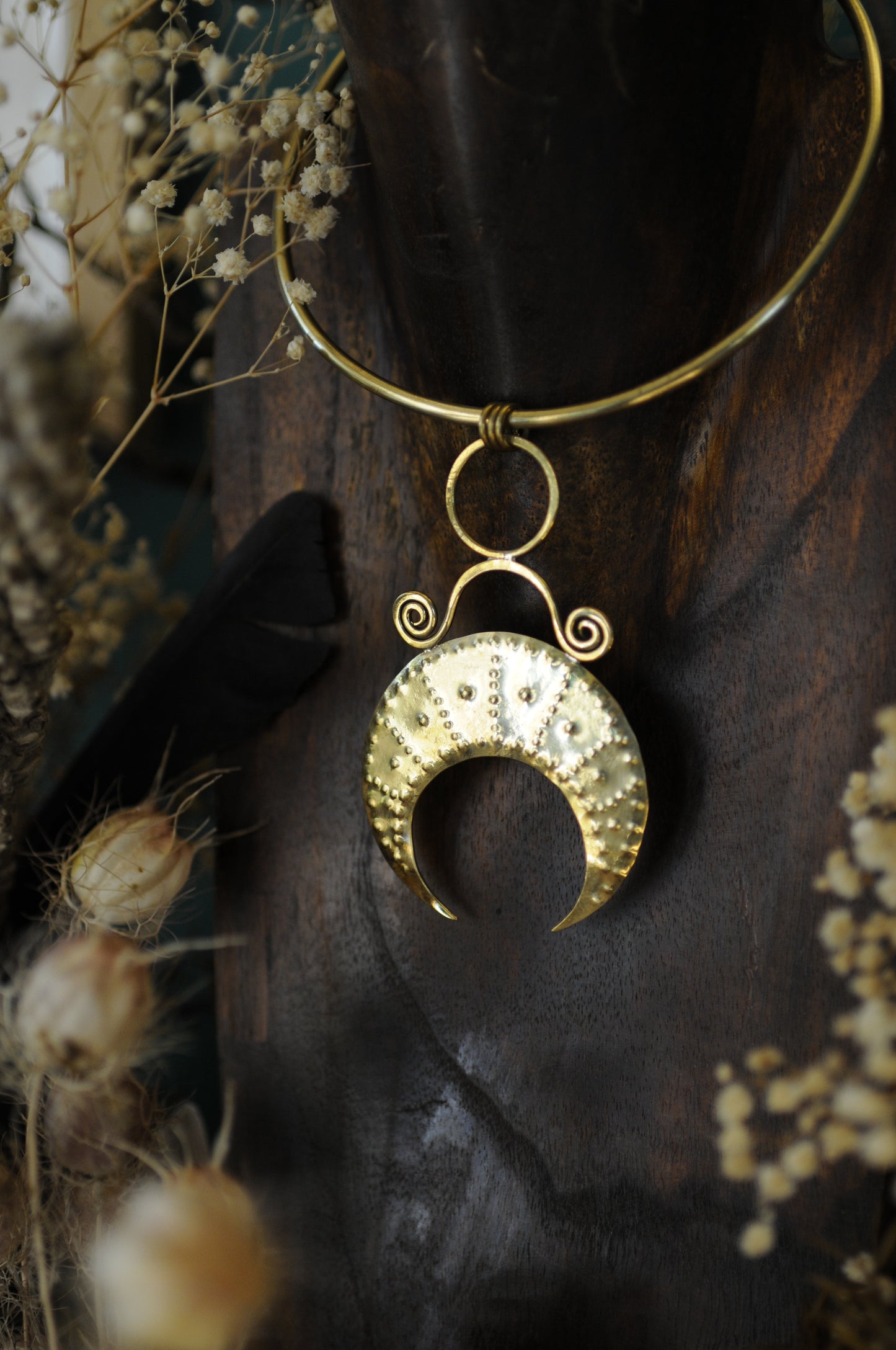 Collier tour de cou Temps ancien en laiton