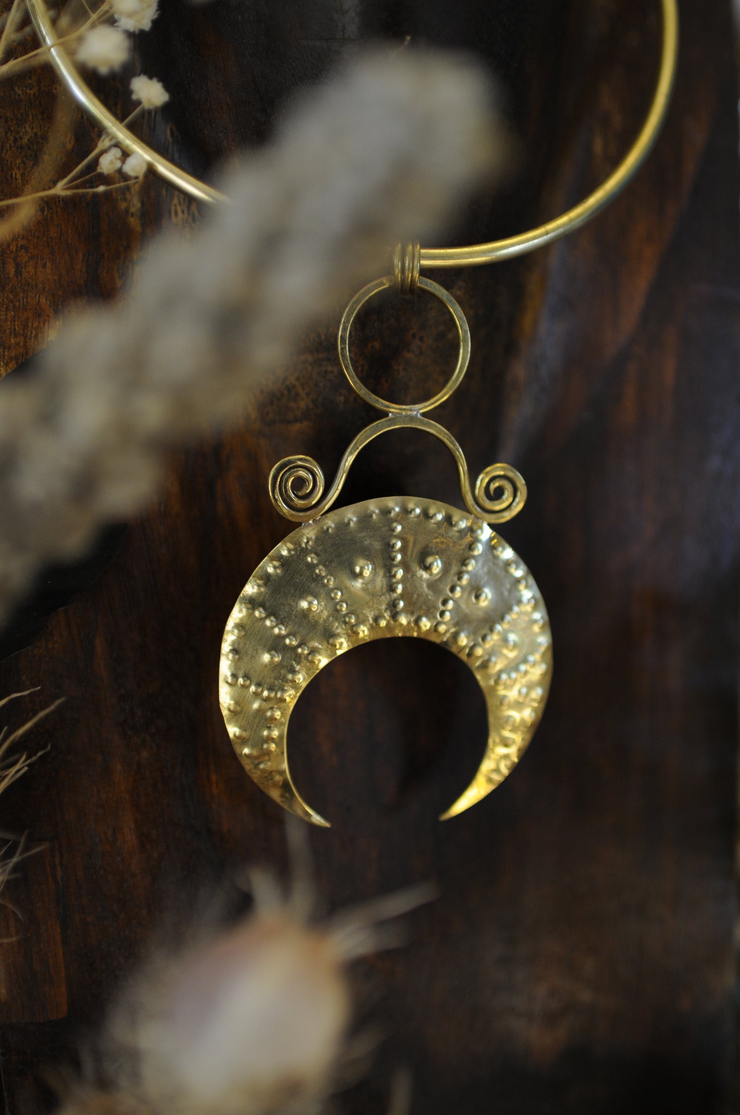 Collier tour de cou Temps ancien en laiton