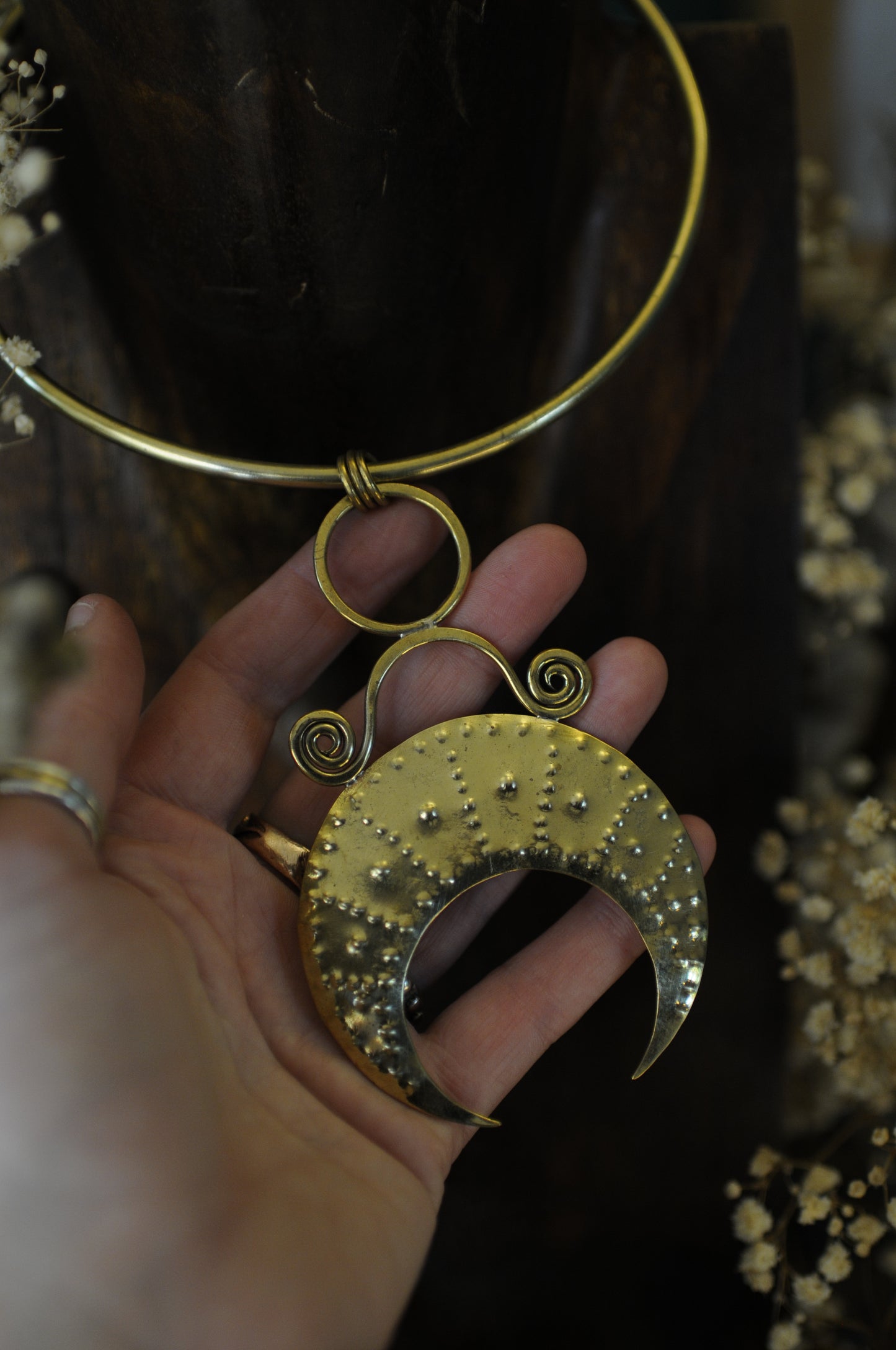 Collier tour de cou Temps ancien en laiton