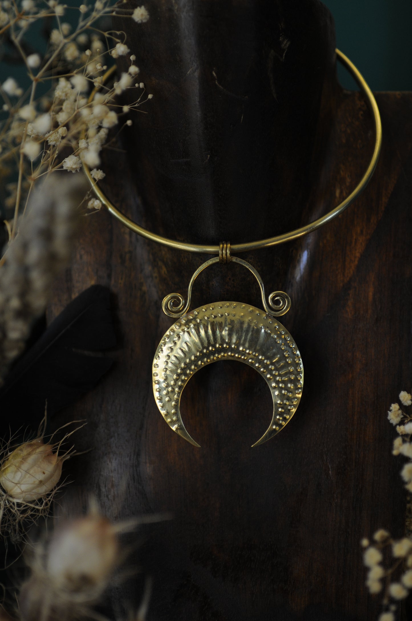 Collier tour de cou Temps ancien en laiton