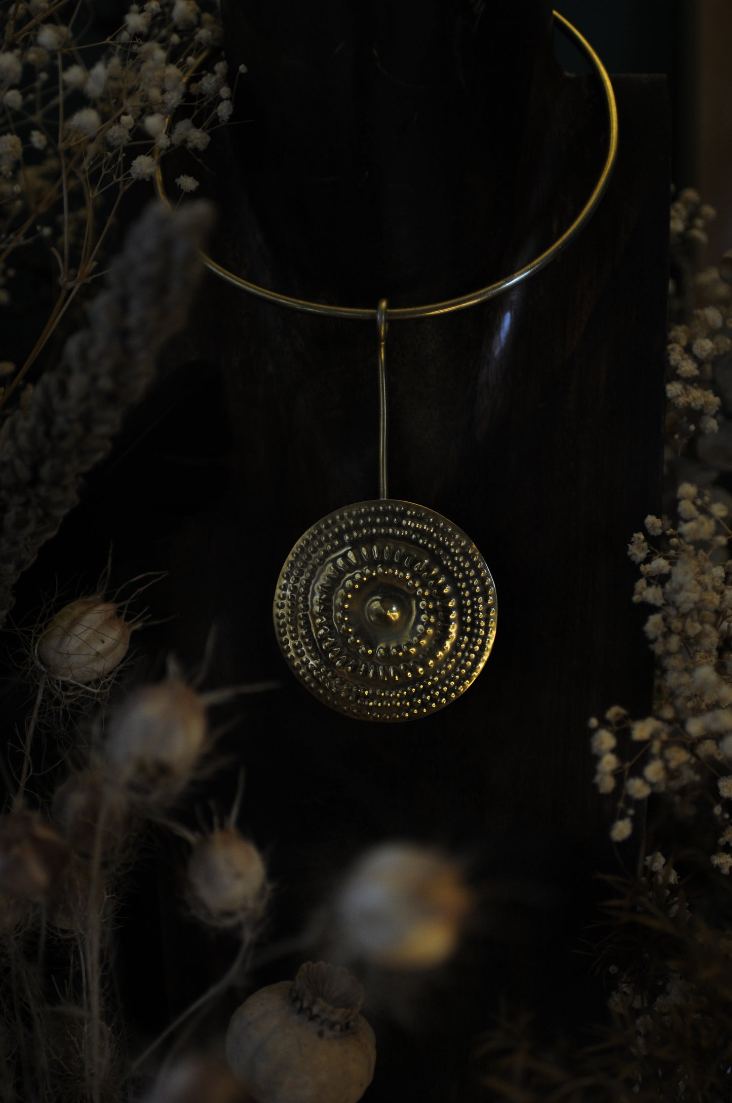 Grand collier Disque de Lugh en laiton