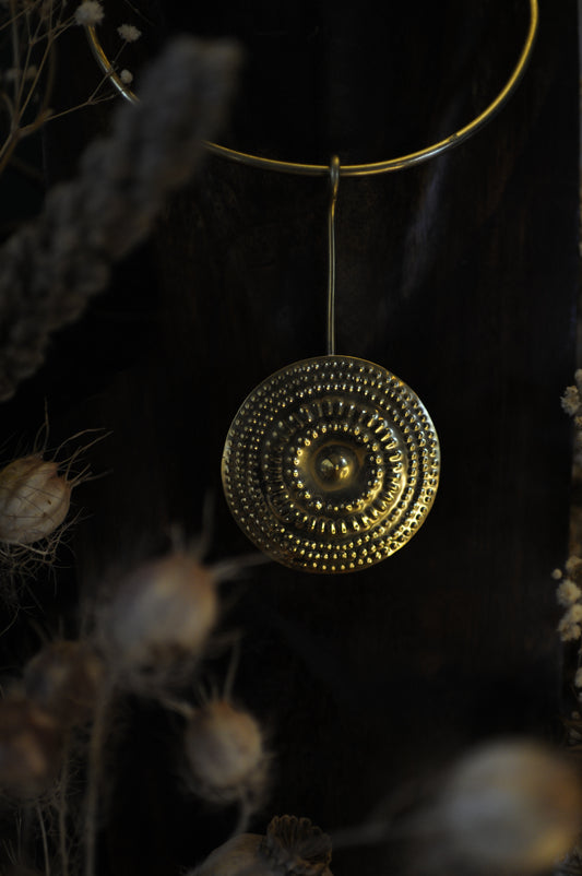 Grand collier Disque de Lugh en laiton