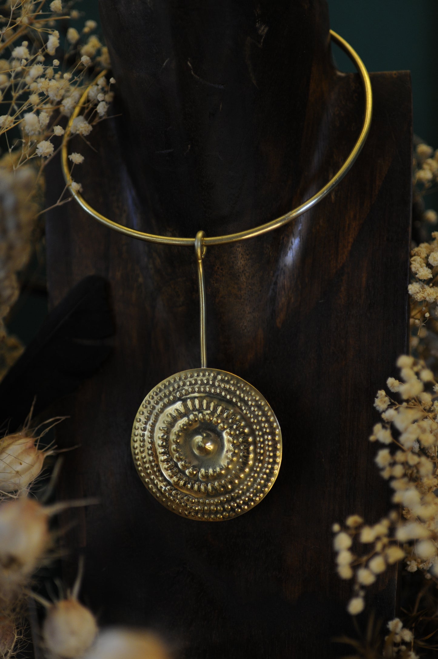 Grand collier Disque de Lugh en laiton